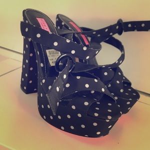 Black white polka dot Alice and Olivia platforms!